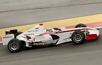 Takuma Sato debuts the SA05 at the 2006 Bahrain GP