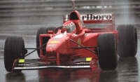 Eddie Irvine splashes around Monaco in 1997