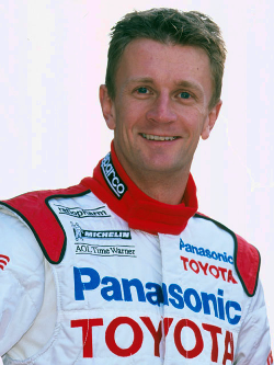 Allan McNish 2002 Toyota team photo